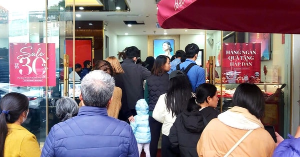 Chuyện lạ ở Bảo Tín Mạnh Hải: Người dân nô nức ra tiệm vàng làm một việc, chấp nhận "lời hẹn" 90 ngày