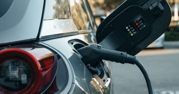 Xe điện "thất thế", xe xăng hồi sinh: Sự thật phũ phàng đằng sau con số 24 triệu EV bán ra năm 2025