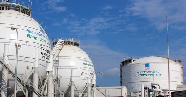 PV Gas (GAS) báo tin khẩn giữa lúc cổ phiếu tăng trần: Chưa đáp ứng điều kiện công ty đại chúng, 17.494 cổ đông chỉ nắm giữ 4,24% cổ phần