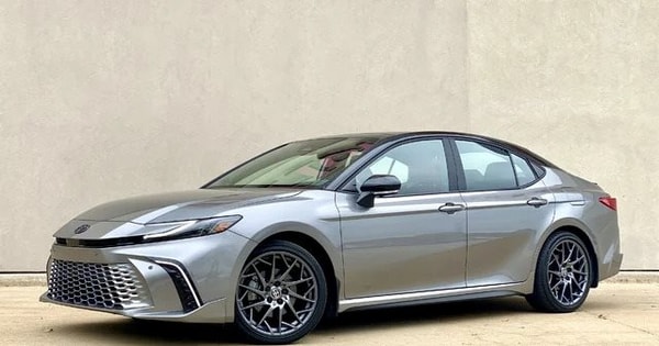 Ai nói Toyota chậm chuyển đổi sang xe điện?