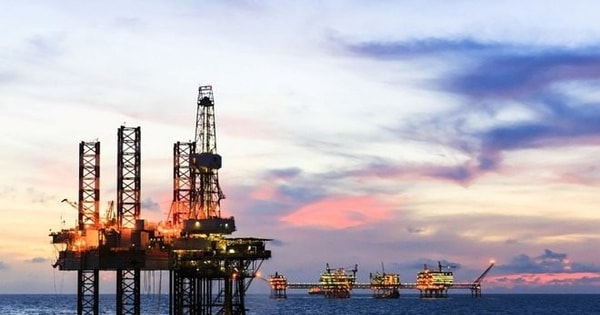 GAS, BSR, POW, PLX cùng các cổ phiếu năng lượng đồng loạt tím trần: Điều gì đang xảy ra