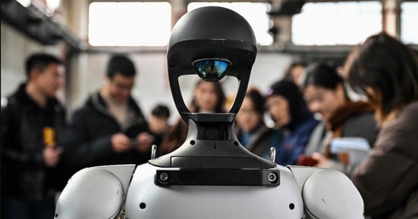 Nghịch lý 2026: Sinh viên công nghệ phải đi ‘làm xiếc’ cho robot học việc và sự thật bên trong trại huấn luyện người máy lớn nhất hành tinh