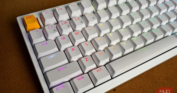 Sao bàn phím không làm thẳng hàng mà lại lệch nhau "ngứa mắt" đến vậy: Bí ẩn này đã tồn tại suốt 70 năm qua