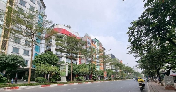 Công an Hà Nội ập vào một tiệm vàng trên phố Trung Kính