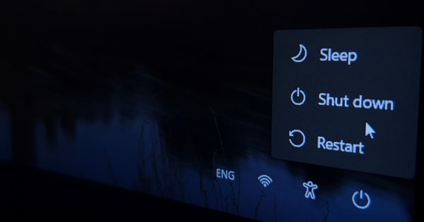 Vì sao nút khởi động lại cứ như "thuốc tiên"? - Điện thoại, TV, máy tính mà lỗi cứ bấm xong là khỏi hết?