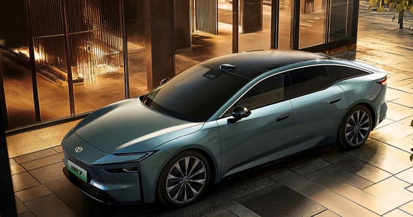 Sắp mở bán ô tô điện Toyota lớn hơn Camry: 'Ruột' Huawei, tầm hoạt động 700 km, giá tương đương 760 triệu đồng