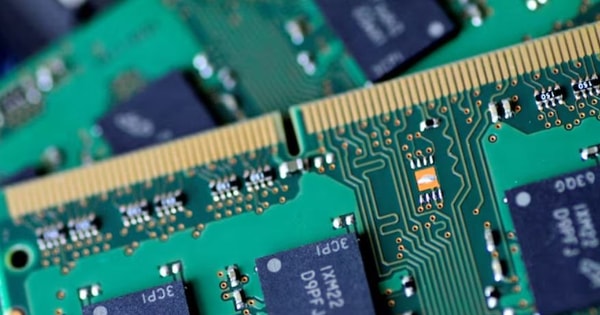 AI hút sạch chip nhớ, người tiêu dùng sắp phải mua điện thoại và laptop đắt hơn