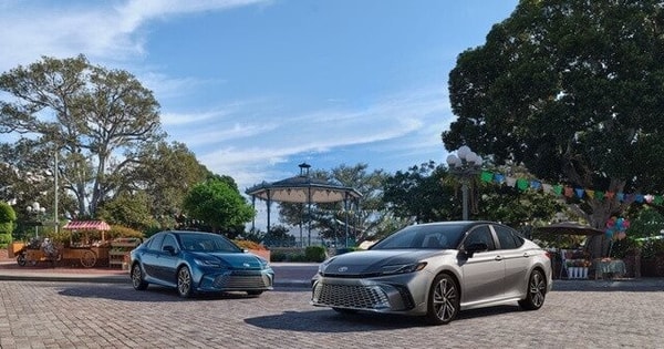 Tổng thống Mỹ vừa phàn nàn, Nhật Bản lập tức xem xét nhập khẩu xe Toyota từ Mỹ về để bán