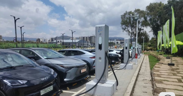 Một nửa dân số không có điện vẫn cố làm xe điện, kỳ lạ quốc gia từng vỡ nợ thì nay đặt cược vào EV để mong đổi đời