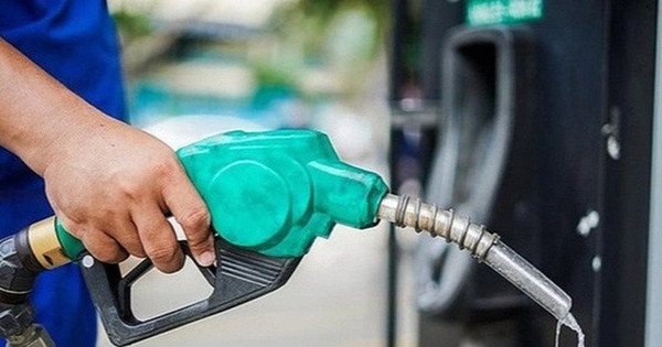 Thủ tướng đốc thúc hoàn thiện quy định về kinh doanh xăng dầu