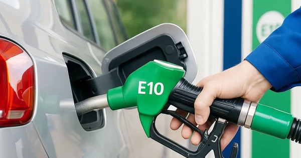 Giá xăng E10 giảm 1.225 đồng/lít