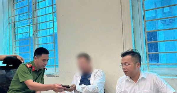 Ông N.V.T đến Agribank thực hiện giao dịch 100 triệu đồng, nhân viên ngân hàng kiểm tra rồi lập tức báo Công an